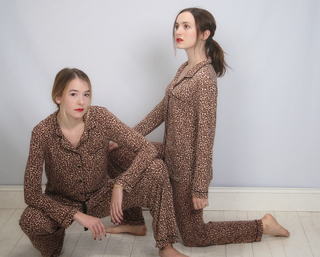 Maude Apatow feet photo thumbnail