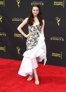 Maude Apatow feet photo thumbnail