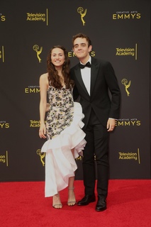 Maude Apatow feet photo thumbnail