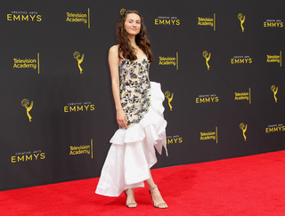 Maude Apatow feet photo thumbnail