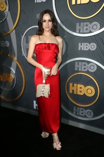 Maude Apatow feet photo thumbnail