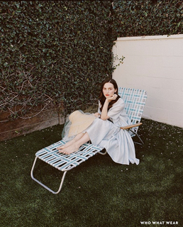 Maude Apatow feet photo thumbnail