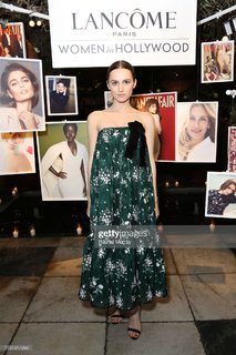 Maude Apatow feet photo thumbnail