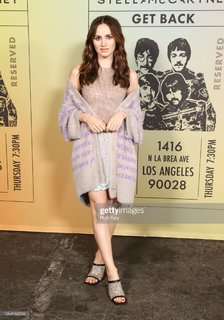 Maude Apatow feet photo thumbnail
