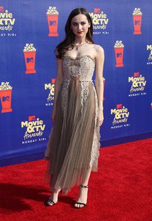 Maude Apatow feet photo thumbnail