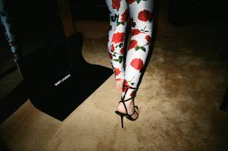 Maude Apatow feet photo thumbnail