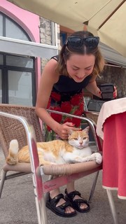 Maude Apatow feet photo thumbnail