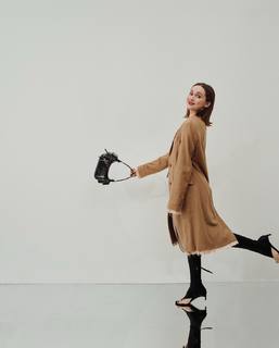 Maude Apatow feet photo thumbnail