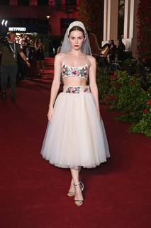 Maude Apatow feet photo thumbnail