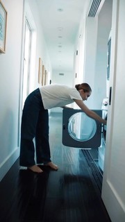 Maude Apatow feet photo thumbnail