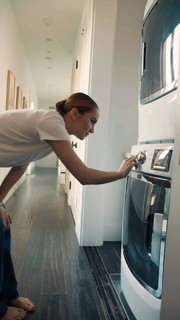 Maude Apatow feet photo thumbnail
