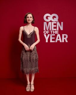 Maude Apatow feet photo thumbnail