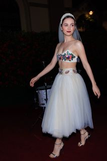 Maude Apatow feet photo 3