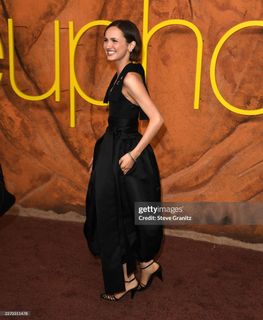 Maude Apatow feet photo 9