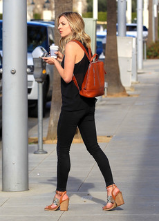 Maude Hirst feet photo 20
