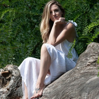 Maude Hirst feet photo 1