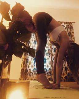 Maude Hirst feet photo 11