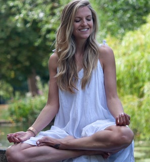 Maude Hirst feet photo 2