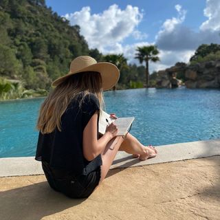 Maude Hirst feet photo 4