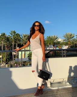 Maura Higgins feet photo thumbnail