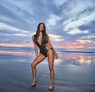 Maura Higgins feet photo thumbnail