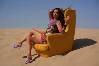 Maura Higgins feet photo thumbnail