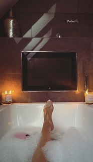 Maura Higgins feet photo thumbnail