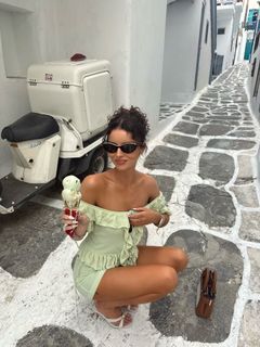 Maura Higgins feet photo thumbnail