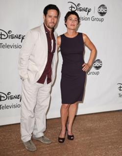 Maura Tierney feet photo thumbnail
