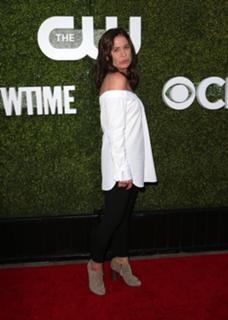 Maura Tierney feet photo thumbnail