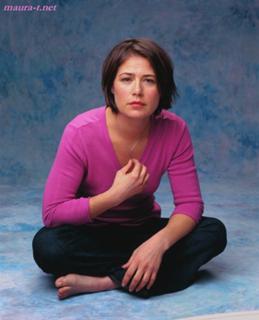 Maura Tierney feet photo thumbnail