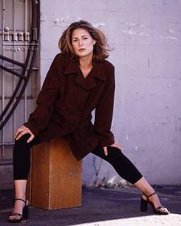 Maura Tierney feet photo thumbnail
