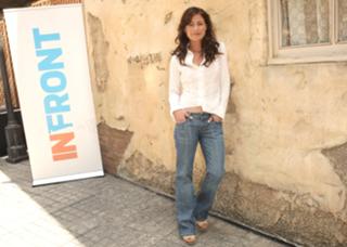 Maura Tierney feet photo thumbnail