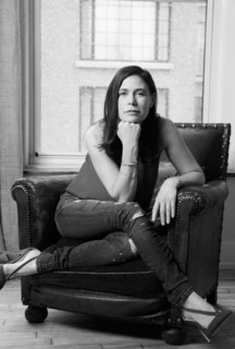 Maura Tierney feet photo thumbnail