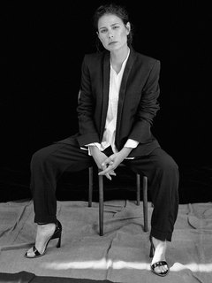 Maura Tierney feet photo thumbnail