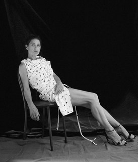 Maura Tierney feet photo thumbnail