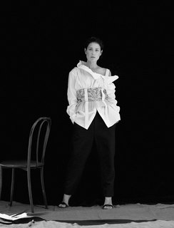 Maura Tierney feet photo thumbnail