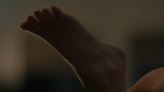 Maura Tierney feet photo thumbnail