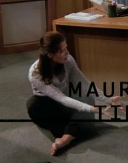 Maura Tierney feet photo thumbnail
