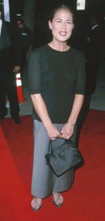 Maura Tierney feet photo thumbnail