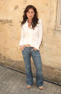 Maura Tierney feet photo thumbnail