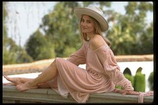 Maureen McCormick feet photo thumbnail