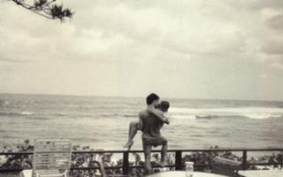 Maureen McCormick feet photo thumbnail