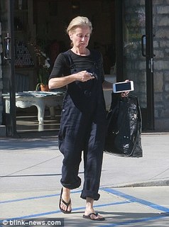 Maureen McCormick feet photo thumbnail