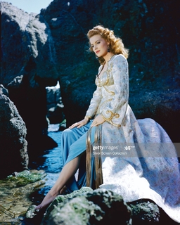 Maureen O'Hara feet photo 16