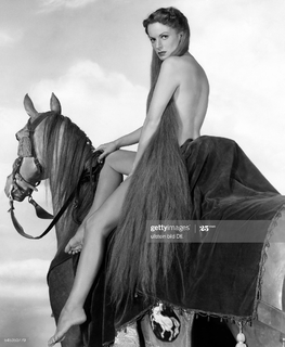 Maureen O'Hara feet photo 13