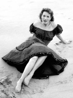 Maureen O'Hara feet photo 6