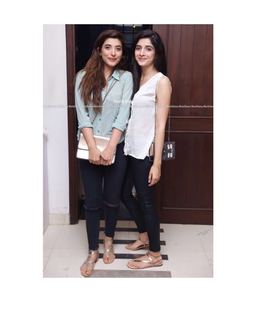 Mawra Hocane feet photo thumbnail