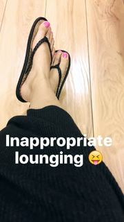 Mawra Hocane feet photo thumbnail