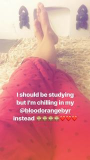 Mawra Hocane feet photo thumbnail